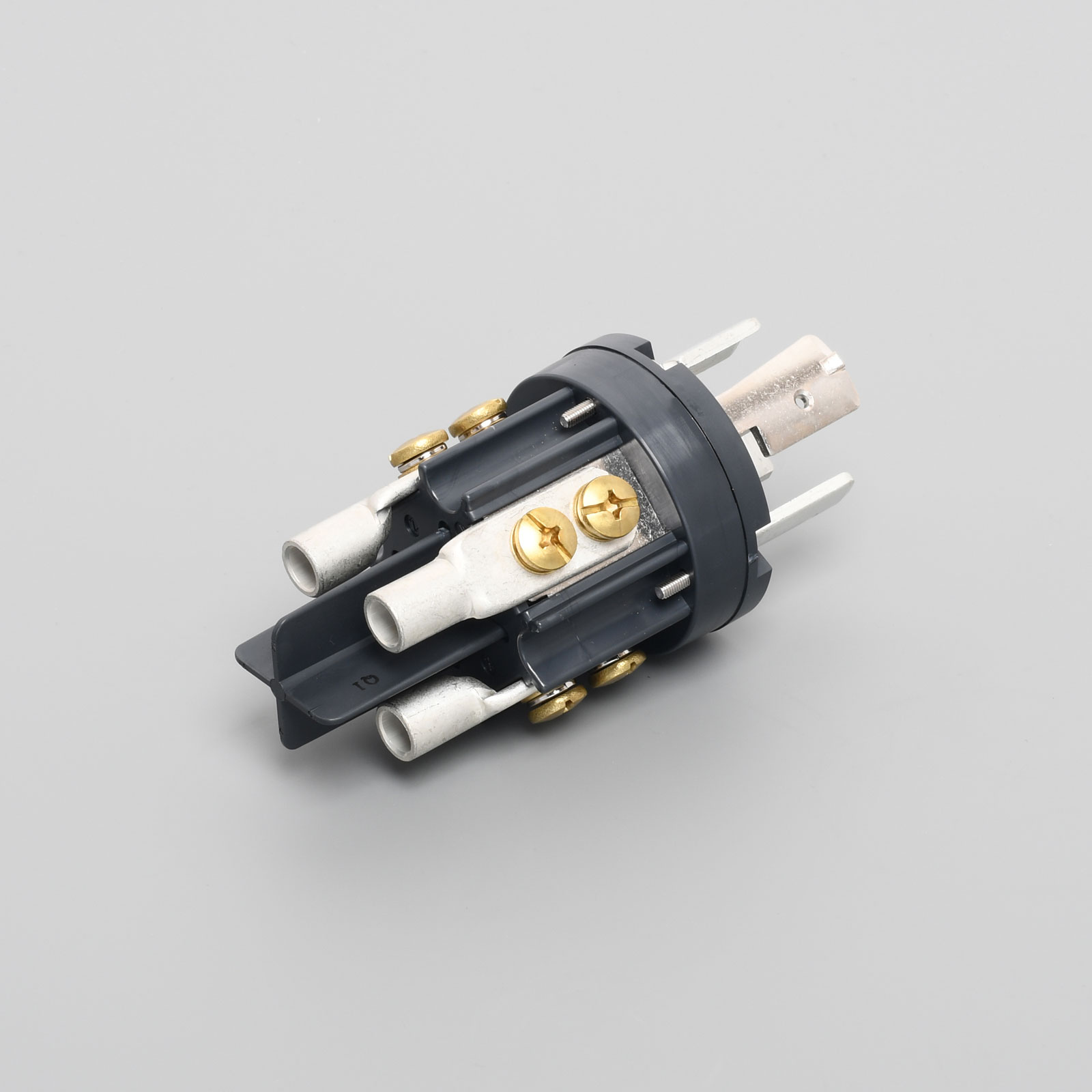 41062R 接地形3P 100A 600V プラグ (ゴムカバー) | アメリカン電機株式会社