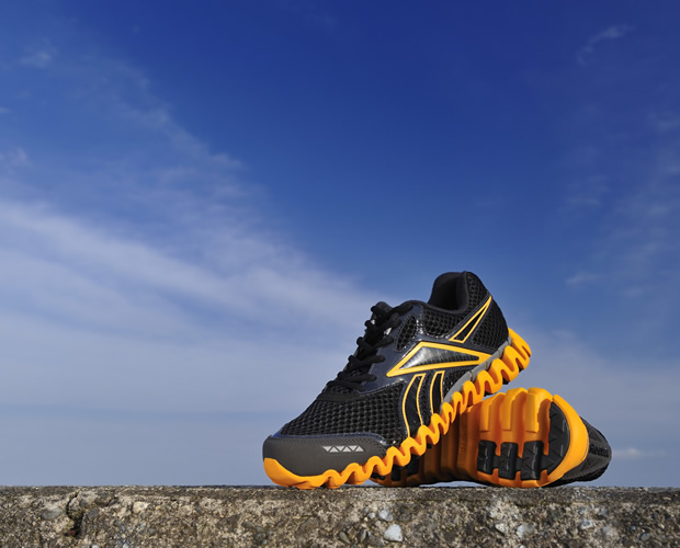 自ら歩を進めるシューズ | ABARTH SCORPION MAGAZINE