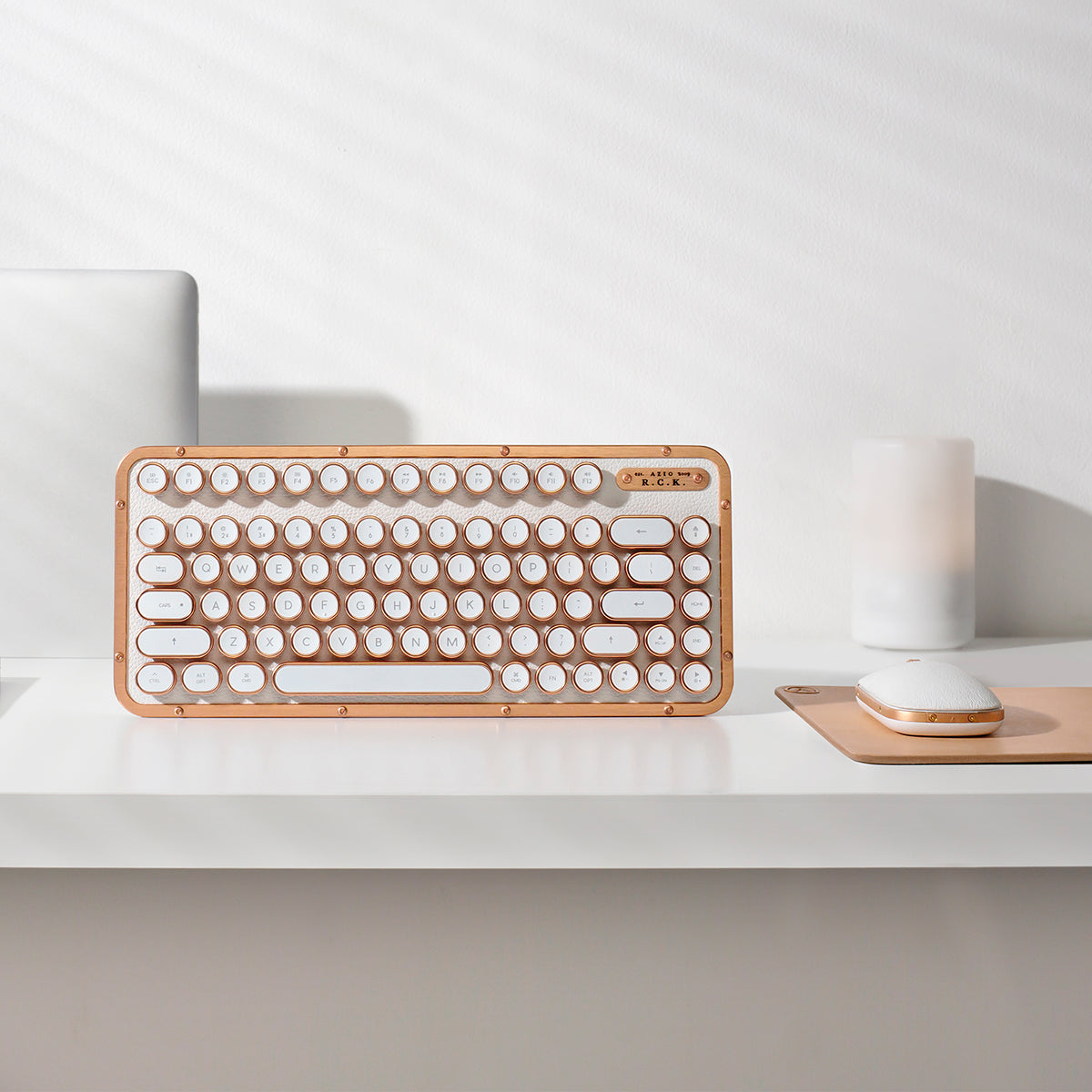 AZIO レトロコンパクトキーボード (RCK) - AZIO Corporation