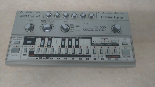 宅配買取】神奈川県横浜市のお客様より ローランドの名器 TB-303をお