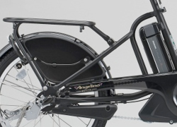 低重心でコンパクト。乗りやすく、乗せ降ろしも簡単。 3人乗り対応