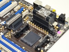 省電力Opteronとベストマッチ。ASRock「990FX Extreme4