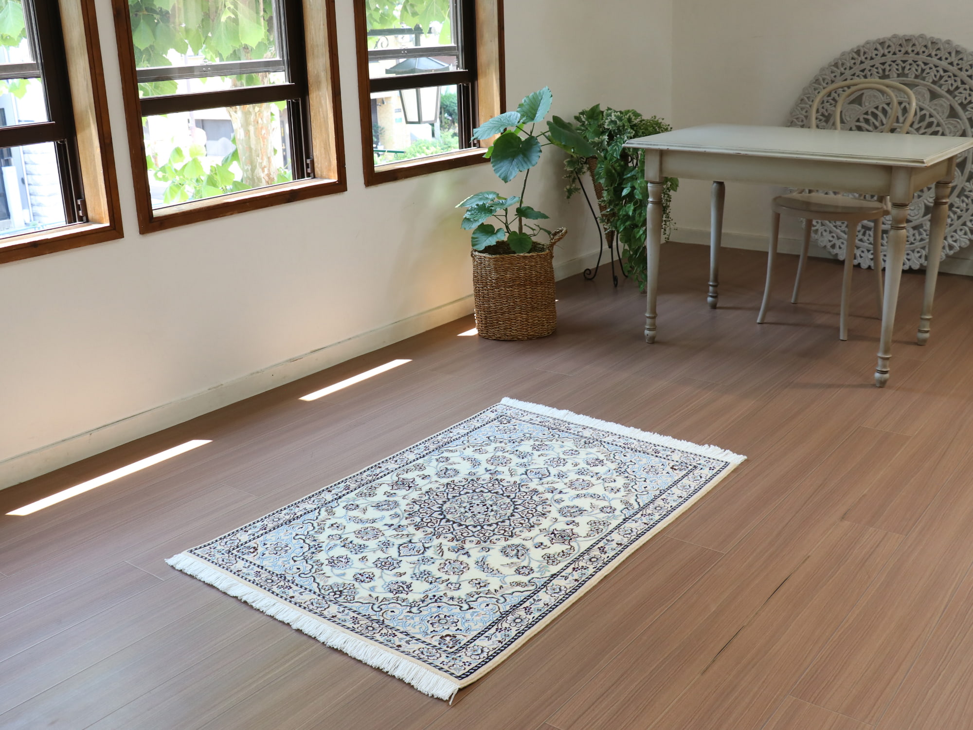 ペルシャ絨毯 ナイン産 9L117×79cm アイボリー ベージュ 花の