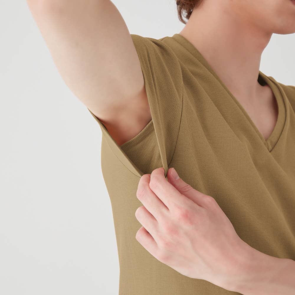 さらっと綿100%メッシュ】汗取りパッド付きVネックTシャツ【SALE