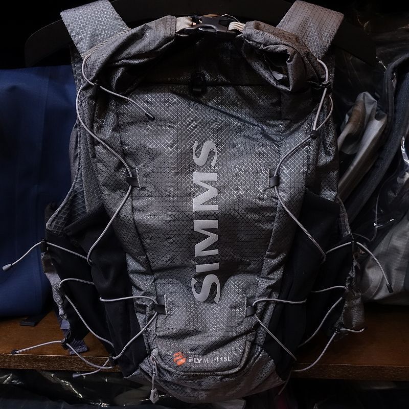 SIMMS FLYWEIGHT VEST PACK - SMOKE