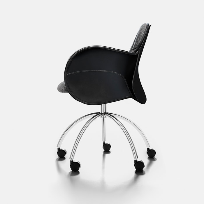 Incisa: chair designed by Vico Magistretti