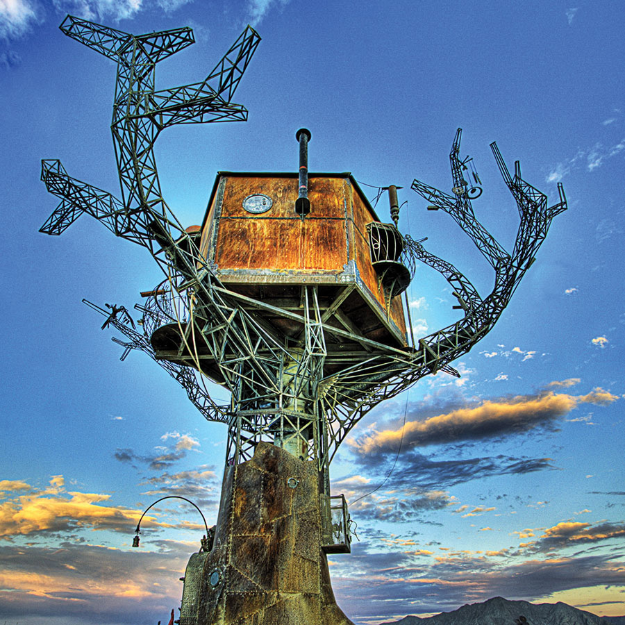 The Steampunk Tree House - Engineered Artworks