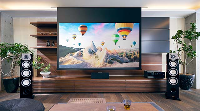 憧れのホームシアターを実現｜家庭用プロジェクターのある生活｜エプソン