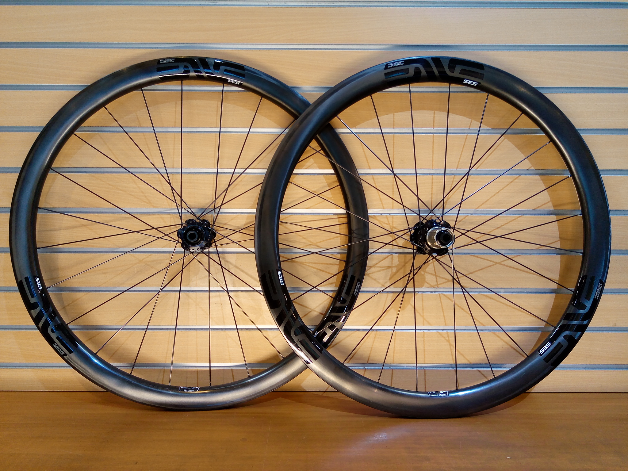 ディスクロード・カーボンホイール、ENVE SES 3.4 DISC あります