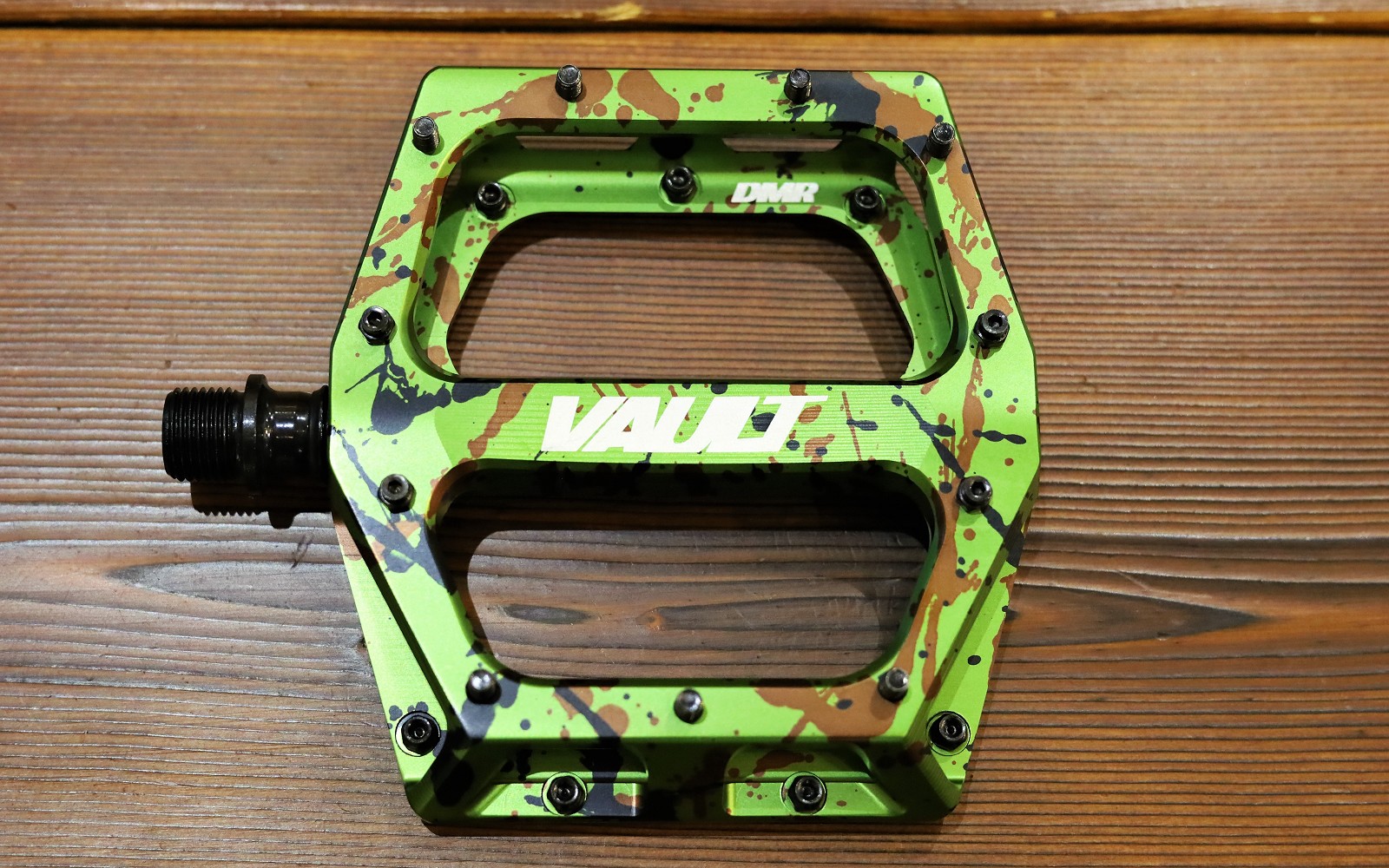 不朽の名作ペダルの特別仕様！ ─DMR VAULT PEDAL SPECIAL EDITION