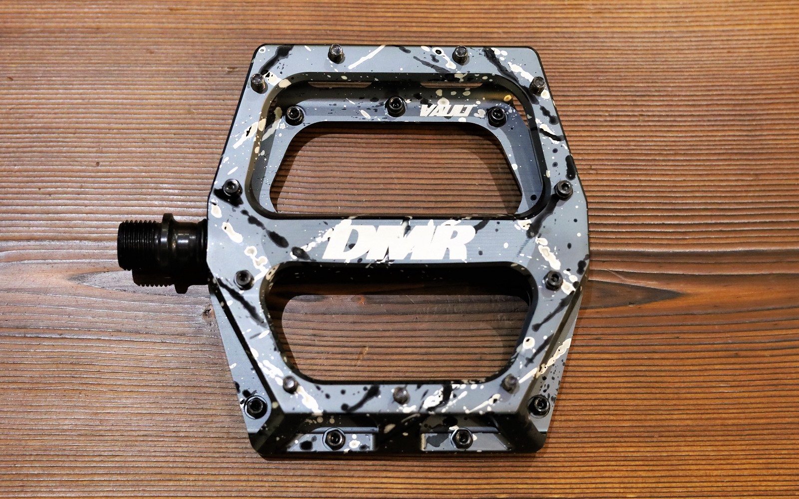 不朽の名作ペダルの特別仕様！ ─DMR VAULT PEDAL SPECIAL EDITION