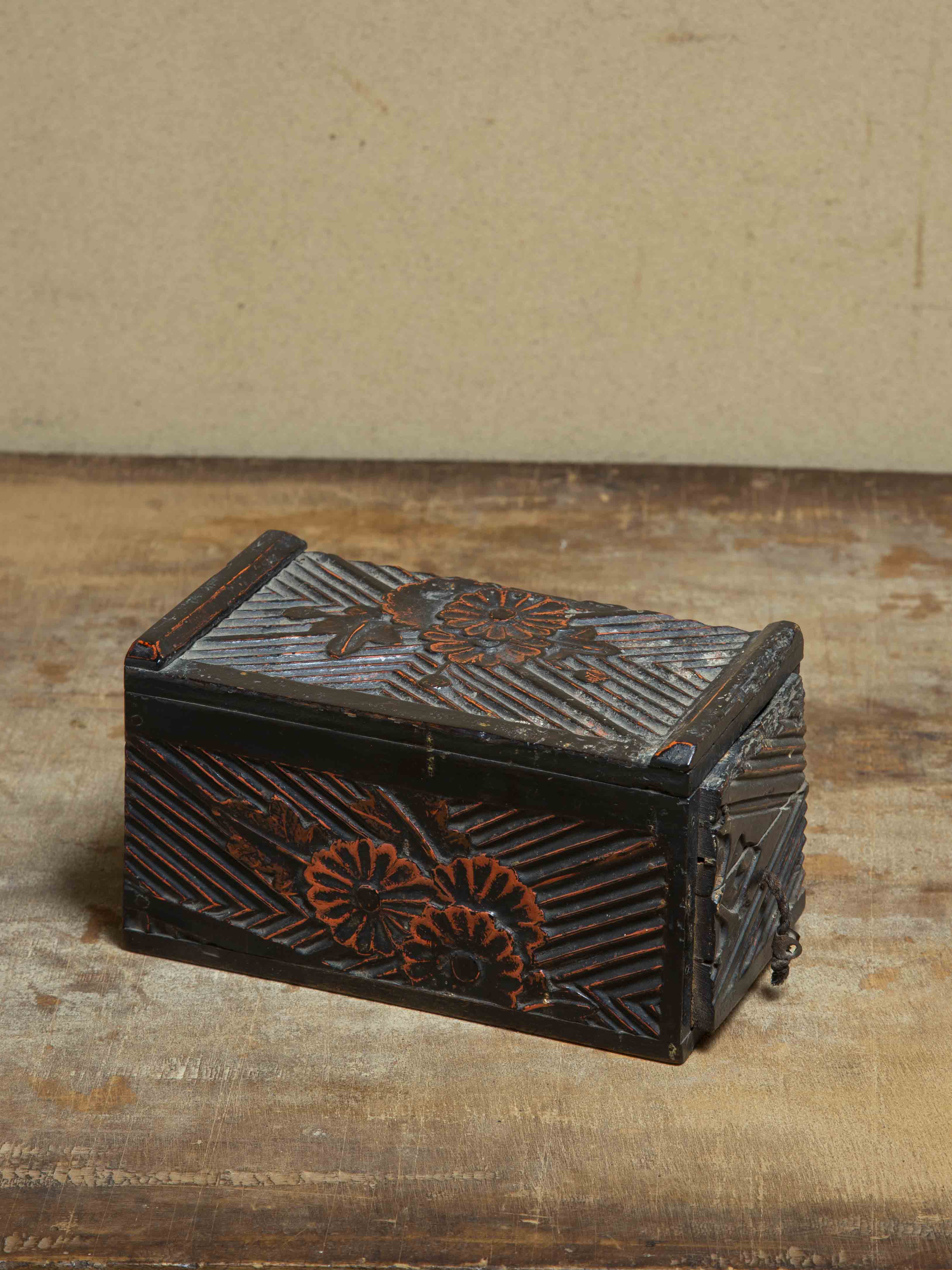 10 鎌倉彫小引出し 室町時代 | 花と器と 高木孝 | ブログ | 工芸青花