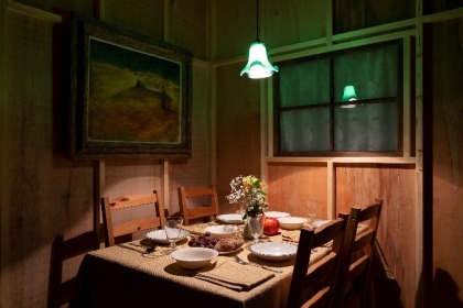 冨安由真展｜漂泊する幻影｜KAAT 神奈川芸術劇場