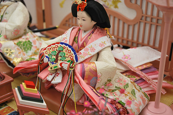 K-300 収納飾り 雛人形 京都西陣金襴 雪輪桜 白段織｜雛人形、五月人形