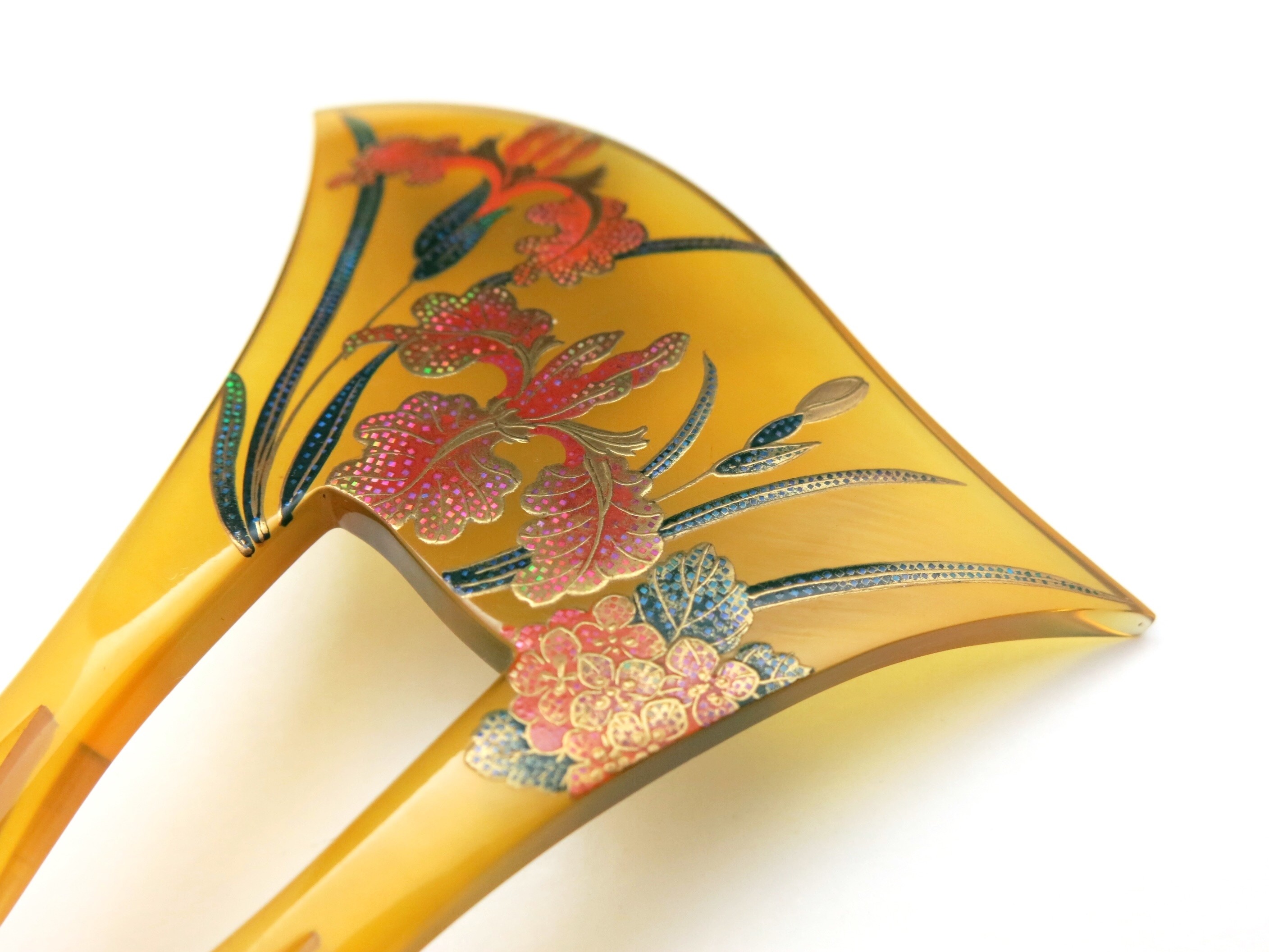 優しい印象の総白べっ甲杜若螺鈿金蒔絵かんざし+べっ甲豆知識｜白