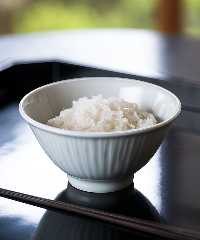 茅乃舎別誂え 深川製磁製 飯茶碗 鎬｜茅乃舎(かやのや)｜久原本家通販