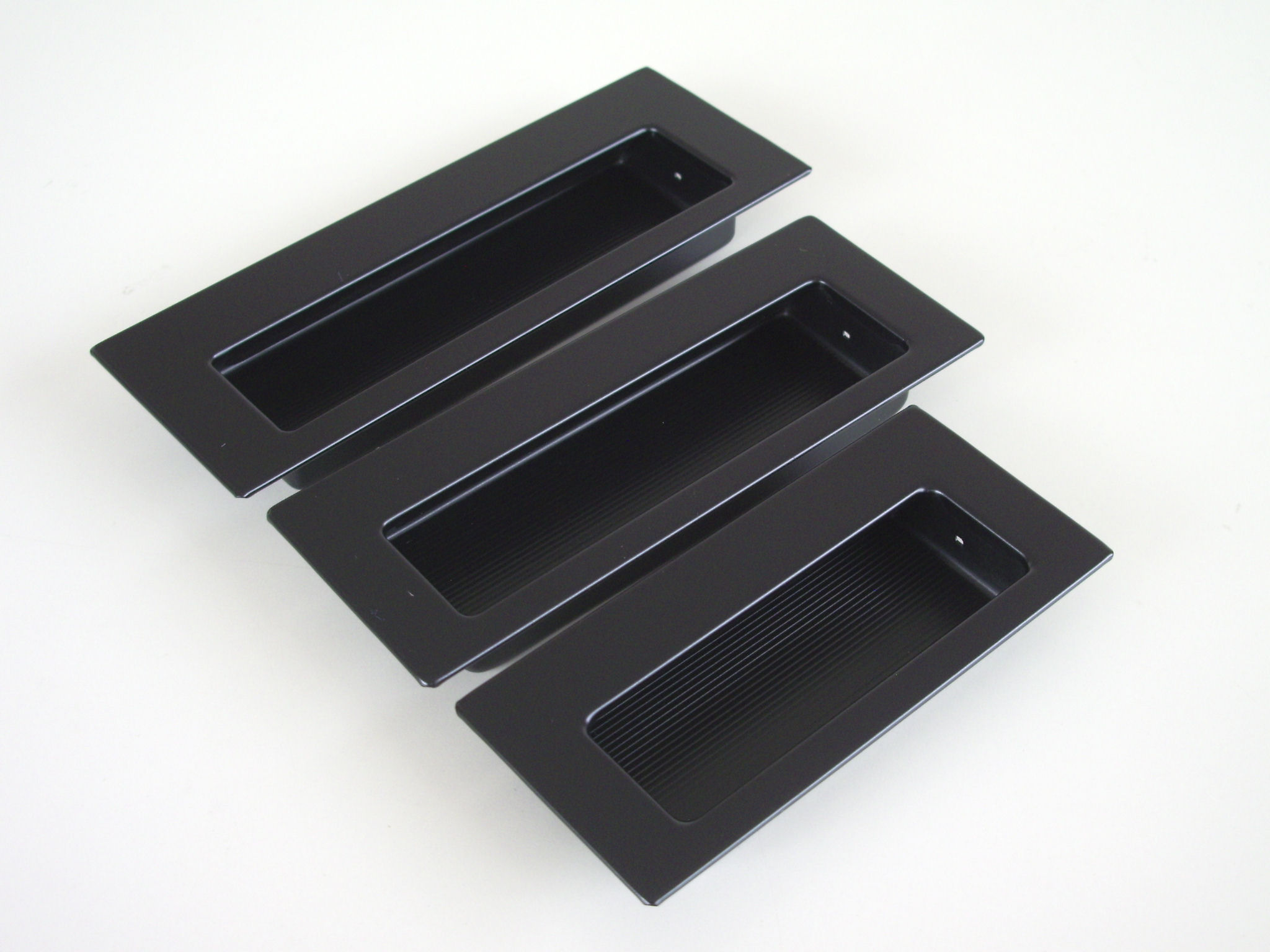 アトム スカイ戸引手 サイズ：115mm/105mm/85mm【白塗装/黒塗装