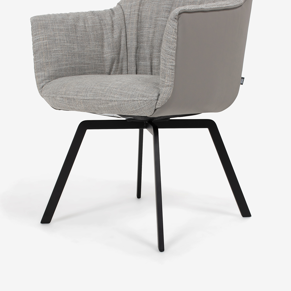 ROLF BENZ（ロルフベンツ）ダイニングチェア（アーム付き）「641」革