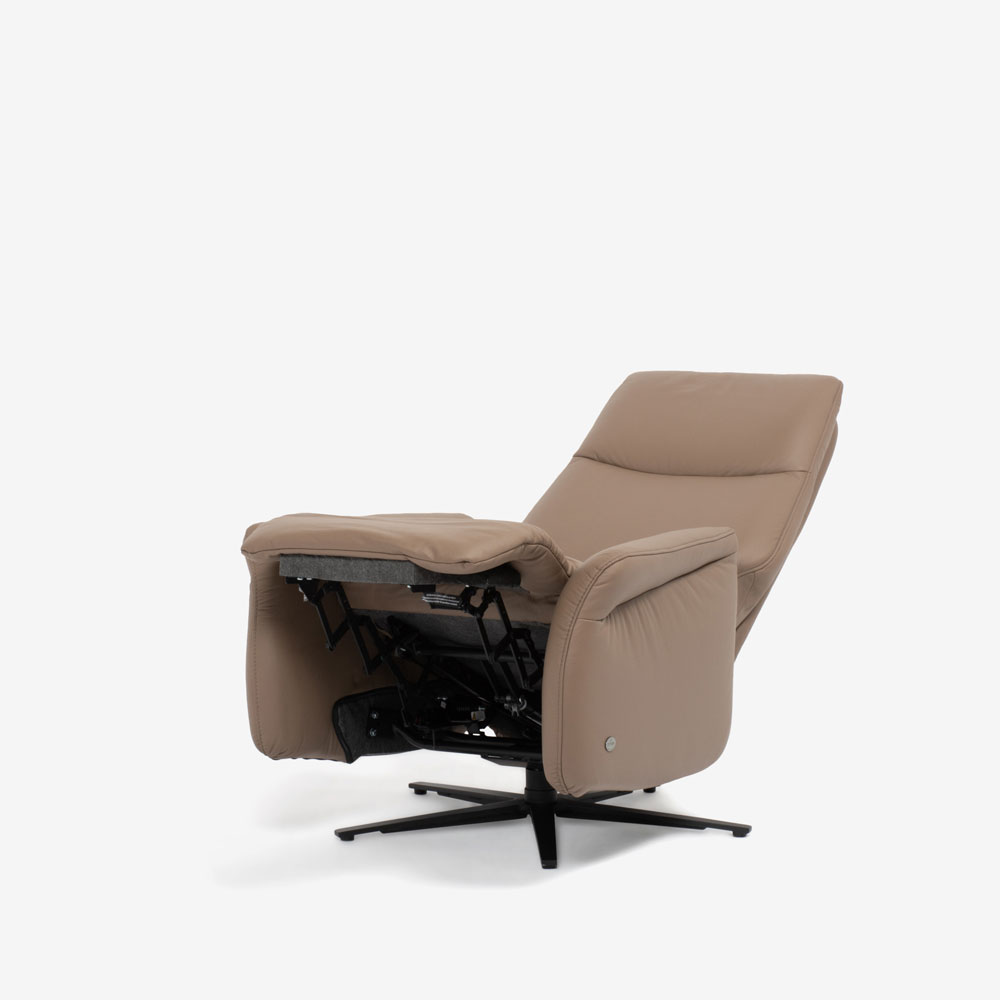 himolla（ヒモラ）リクライナー「model.9061」革＃24モカ【セール対象