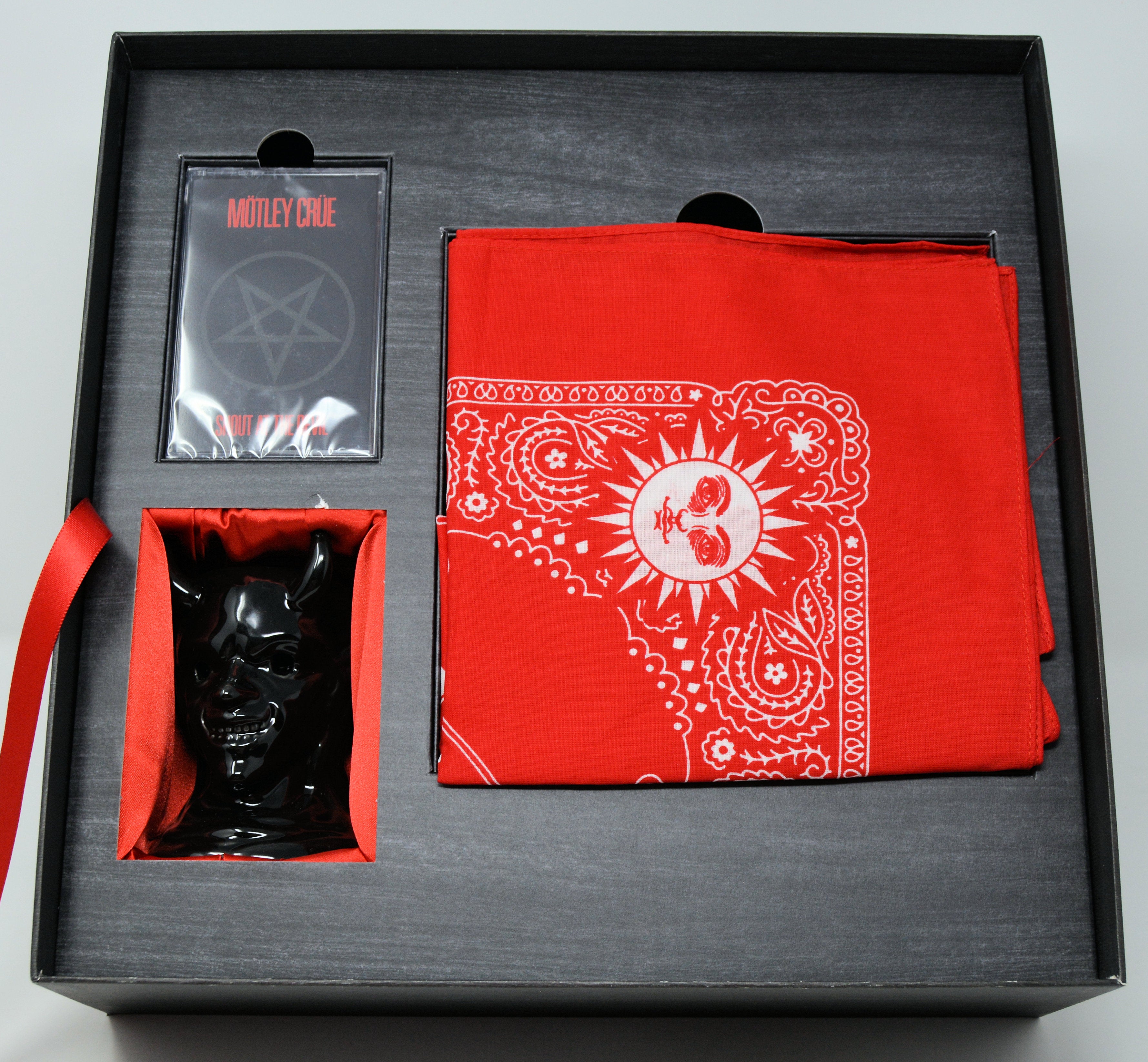 Motley Crue - Shout At The Devil 40th Box Vinyl Record LP, 7 Inch