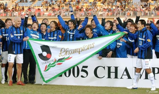 2005年ガンバ大阪（初） 〔写真〕初優…：Jリーグ歴代優勝チーム