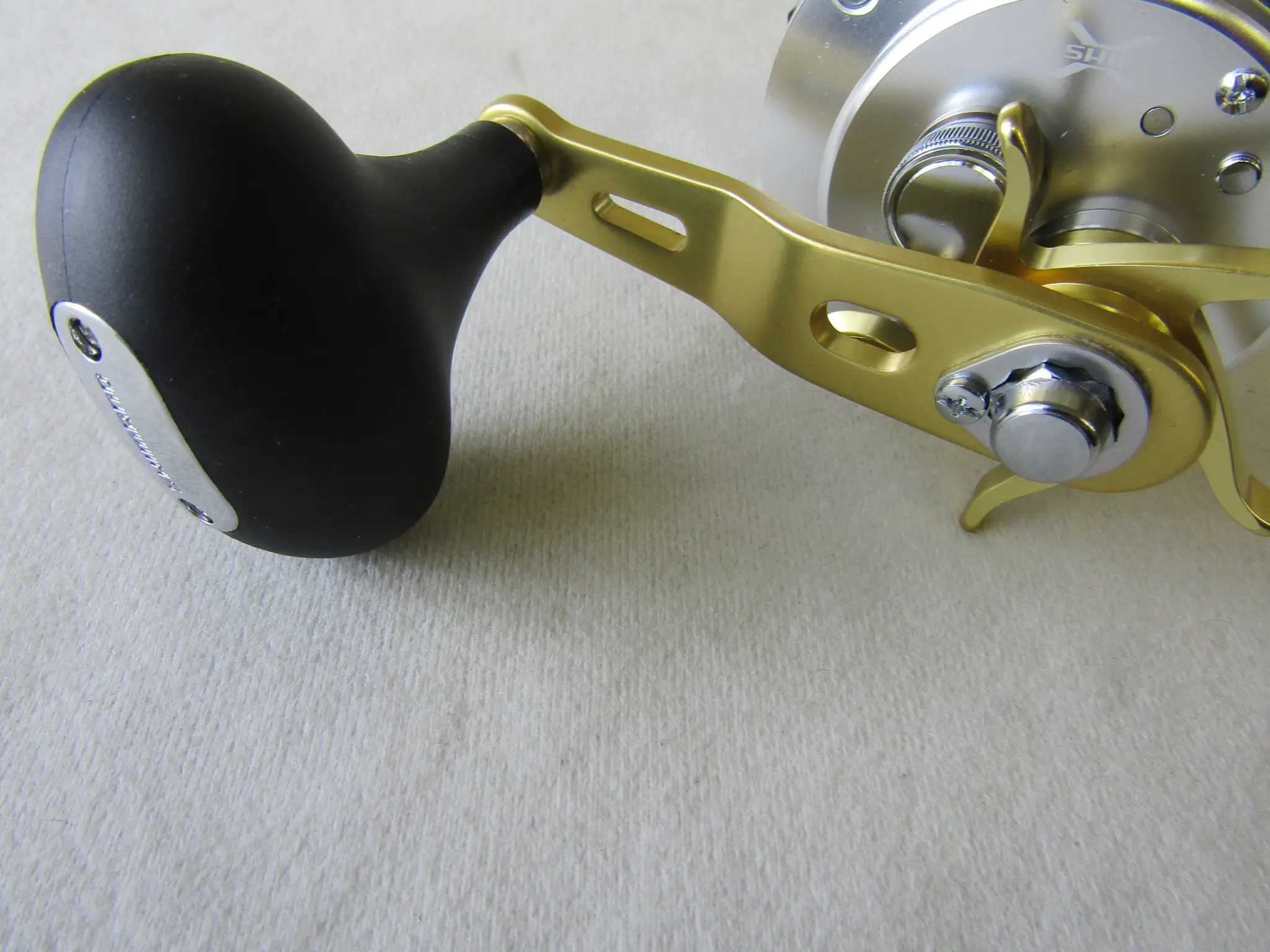 カルカッタ800F（右） - 28,500円 : 海釣り、船釣り専門店の沖三昧