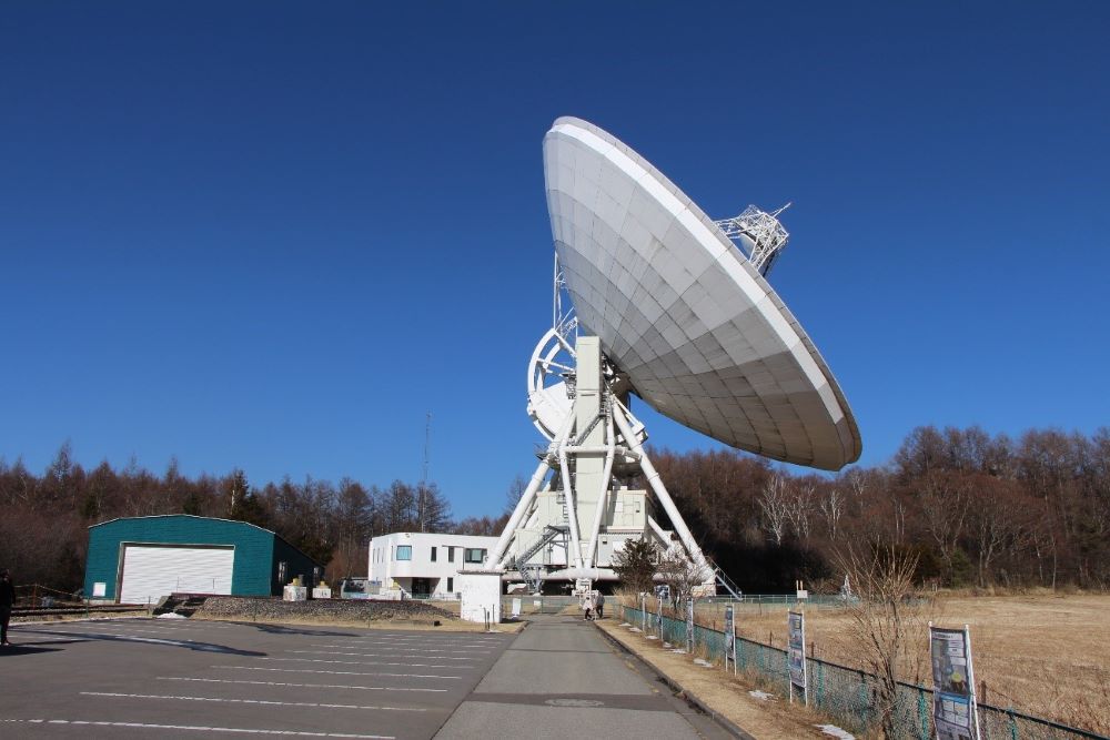 野辺山宇宙電波観測所で45m電波望遠鏡を利用した観測実習を行いました