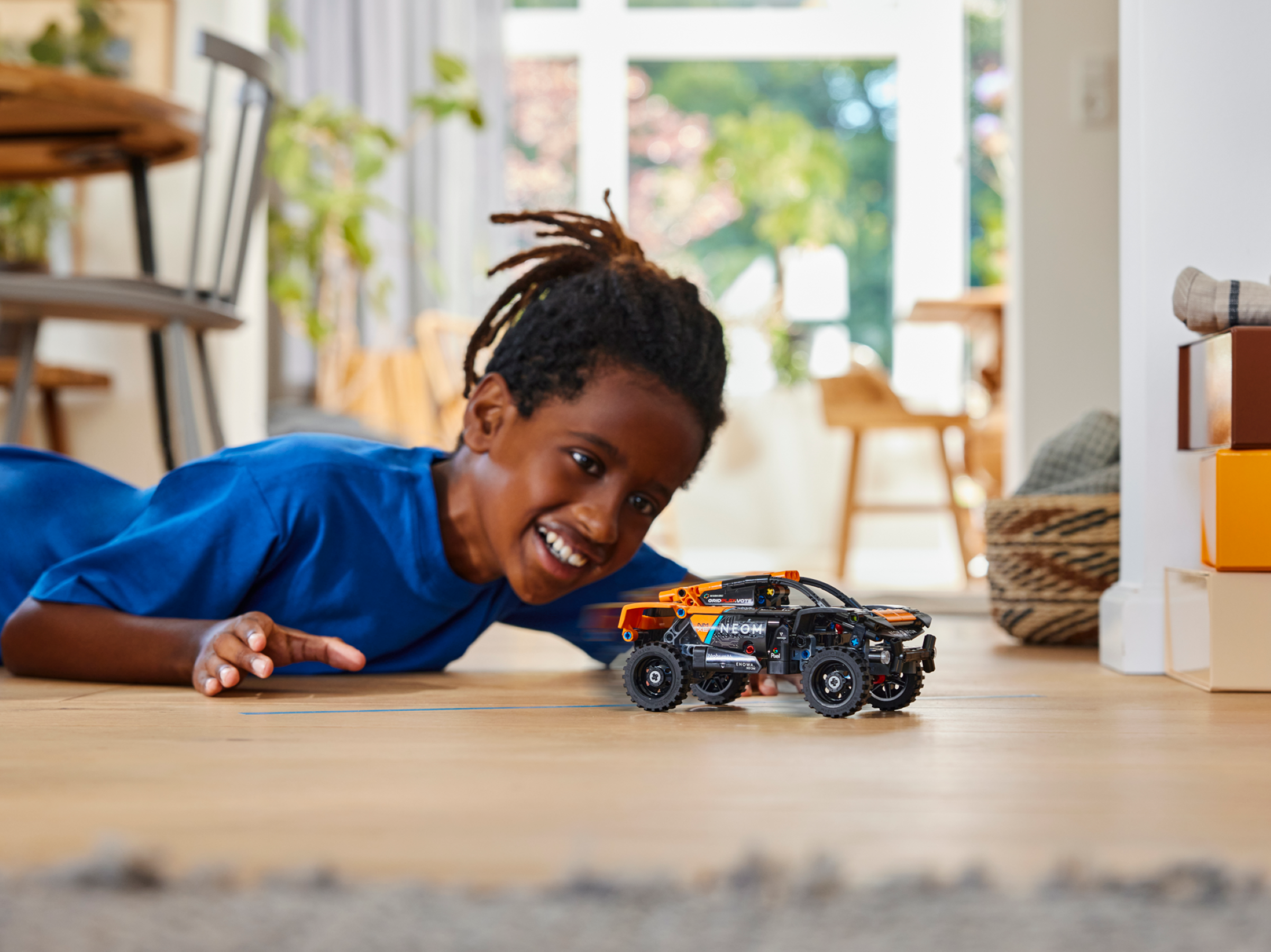 NEOM McLaren Extreme E レースカー 42166 | テクニック |レゴ®ストア