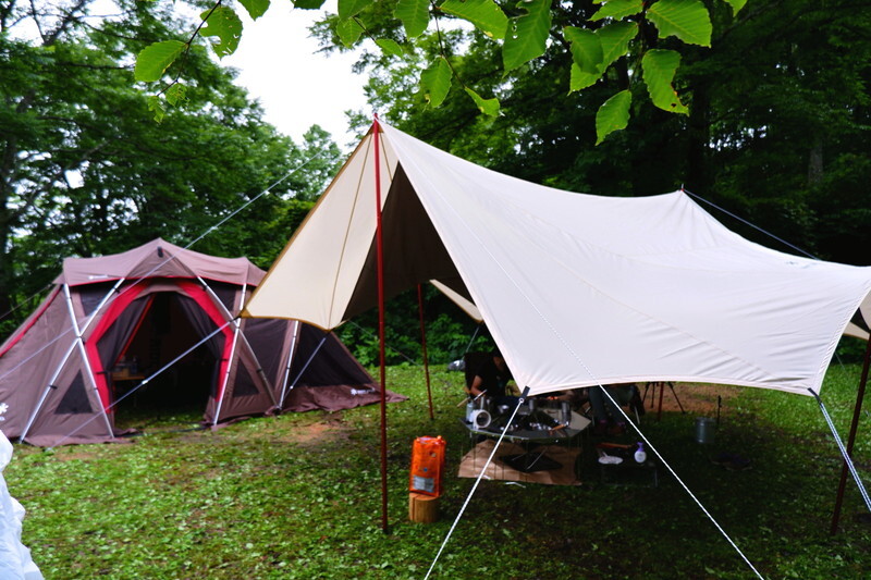 スノーピークのTAKIBIタープがお気に入り。焚き火をしながら星空を待つ