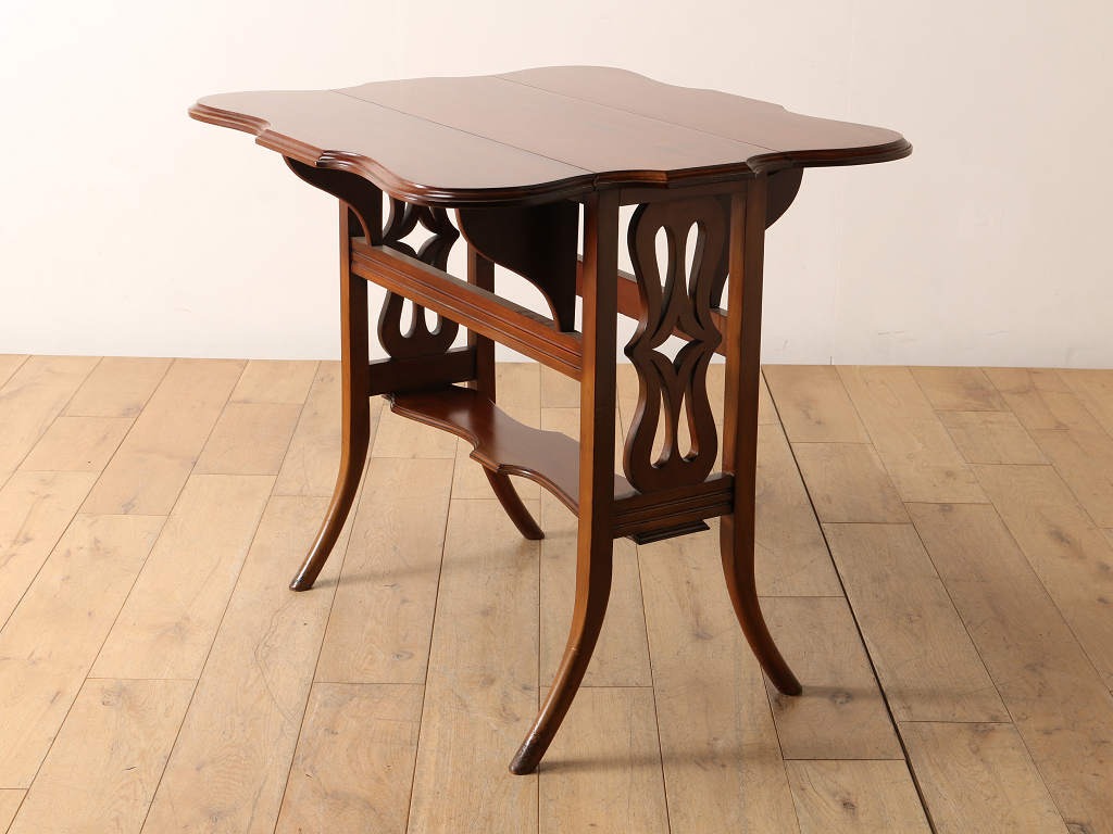 バタフライテーブル | ロイズ・アンティークス | ヨーロッパの