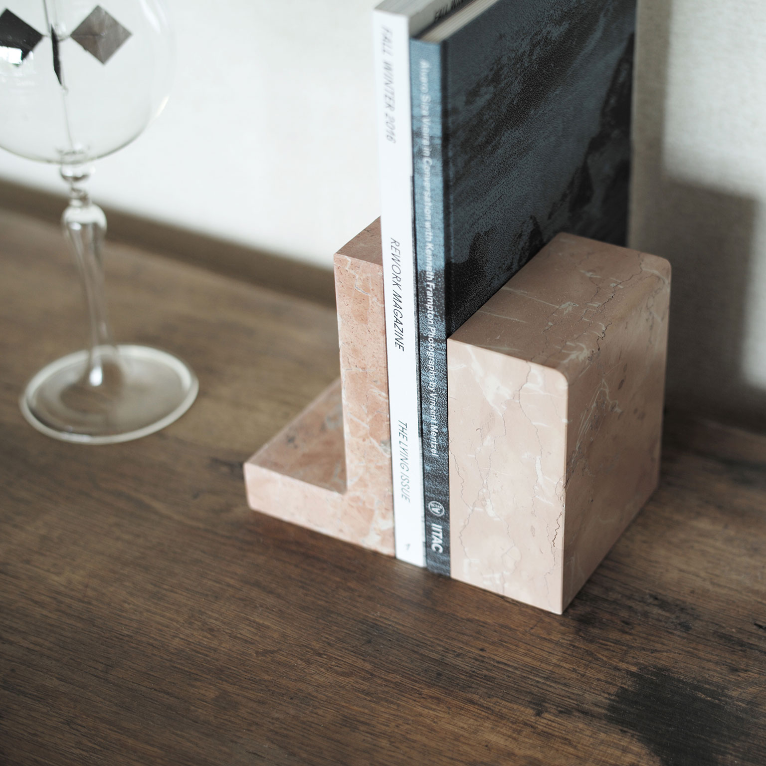 ISHIZO（イシゾウ）L型ブックエンド ピンク | LIVING MOTIF｜家具