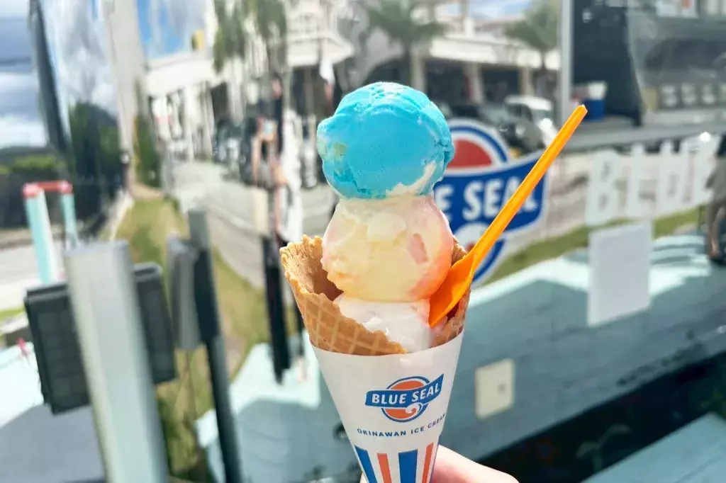 ブルーシール ハナサキマルシェ店｜本部町限定アイスメニューがある