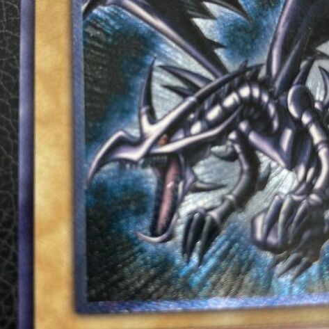 真紅眼の黒竜(親知らず)/レリーフ【モンスター】《301-056》 レッド