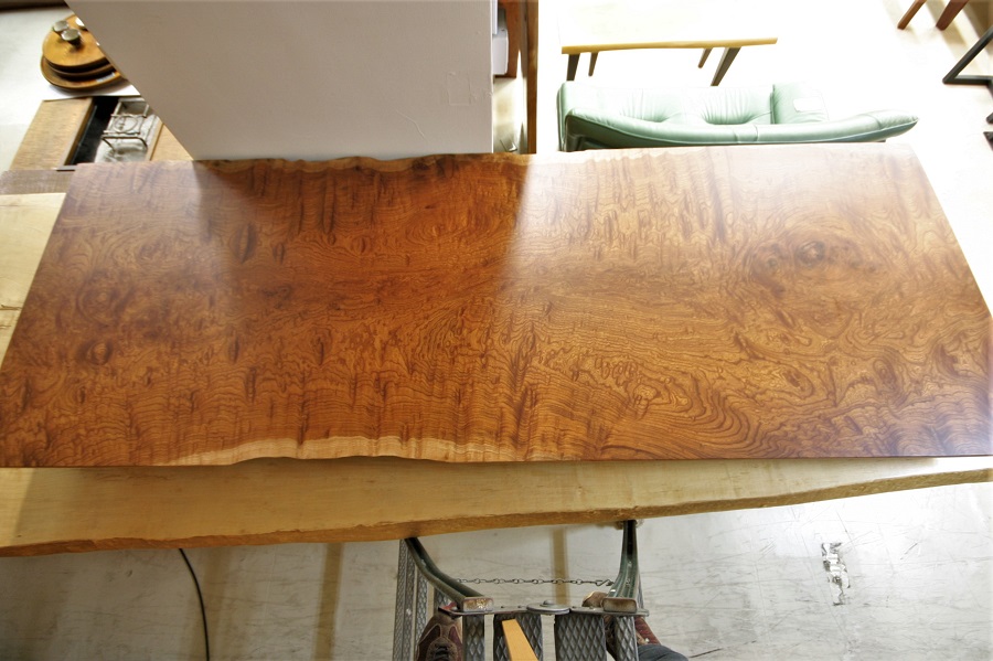 天然木 東京 新宿 東五軒町店展示 欅（けやき・ケヤキ）材 一枚板