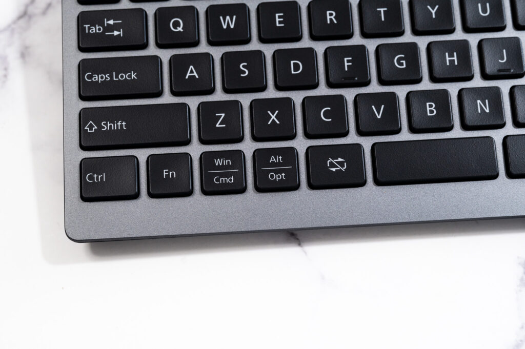 富士通の静音ワイヤレスキーボード！マルチデバイスで4台まで繋げるFMV