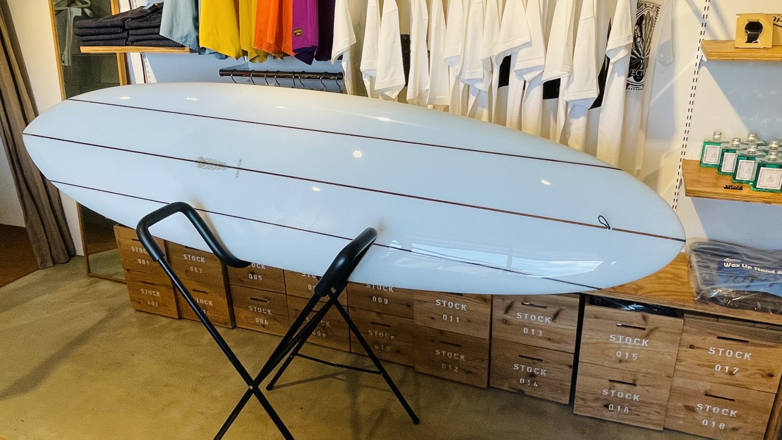 VECTOR BRAND 3ストリンガーミッドレングスの激渋なボードにカスタム