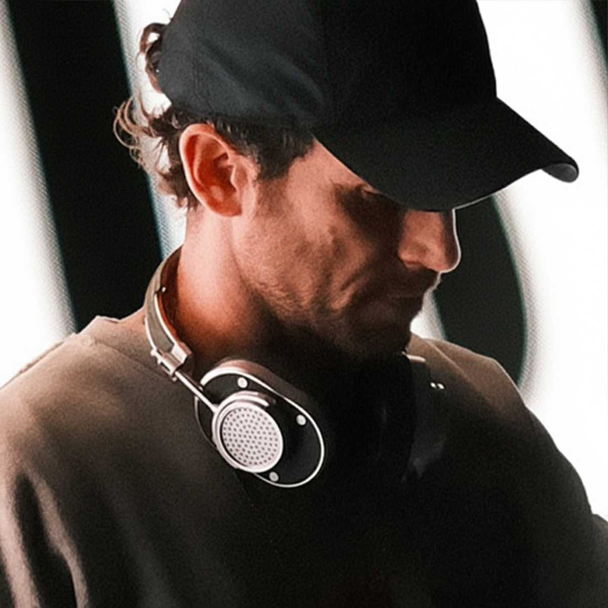 MH40 APPLIED ART FORMS | Master & Dynamic