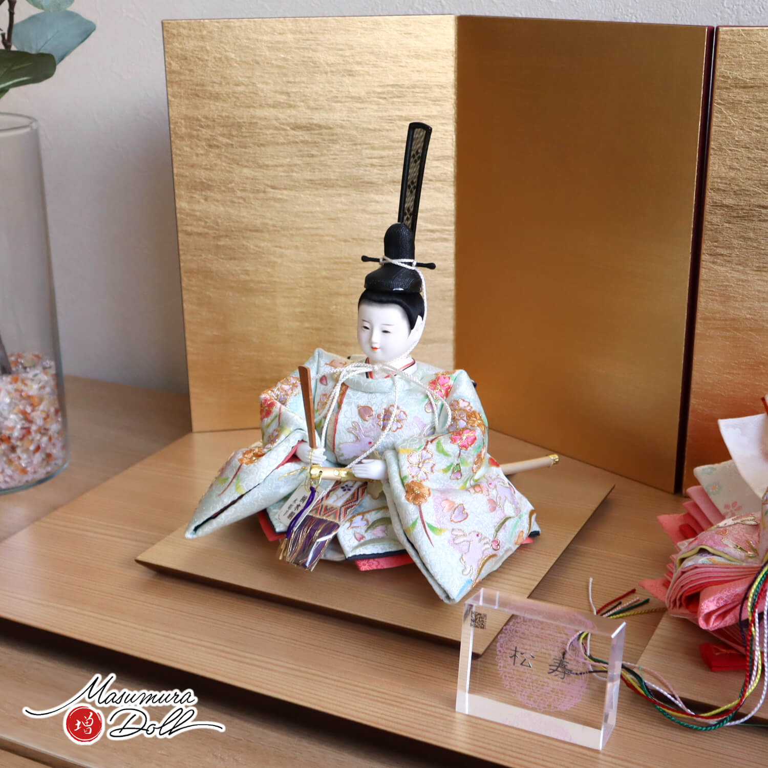 新作 小出松寿 作 四寸おぼこ雛 京刺繍 金駒 「うさぎ雪輪桜」 頭師