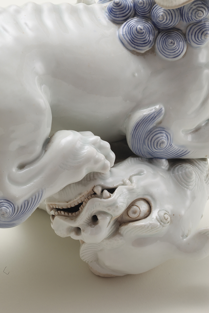 染付じゃれ獅子置物 ｜ みかわち焼 三川内焼- 総合サイト