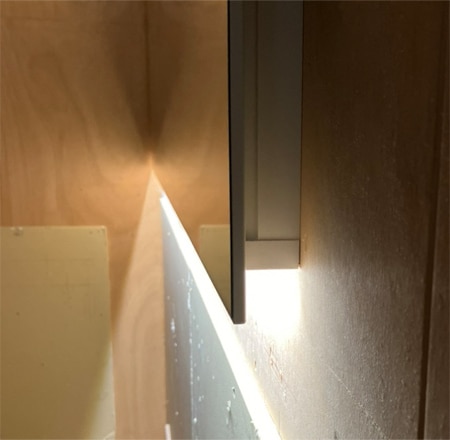 ピッタミラー》開発秘話：ありそうでなかったサイズオーダーLEDミラー