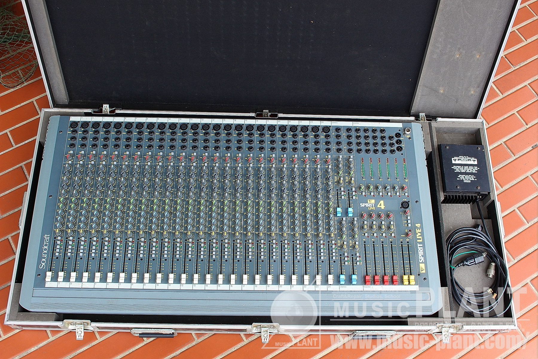 SPIRIT by soundcraft アナログ・ミキサーLive 4中古()売却済みです