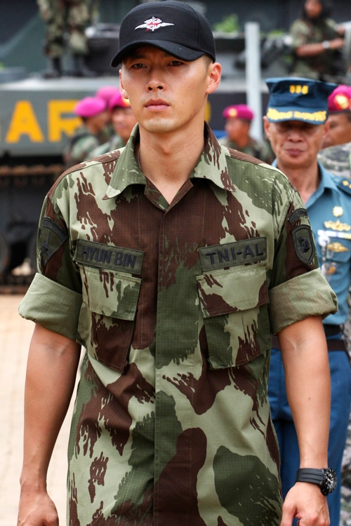 愛の不時着』ヒョンビン 海兵隊時代のリアル軍服ショット｜NEWSポスト