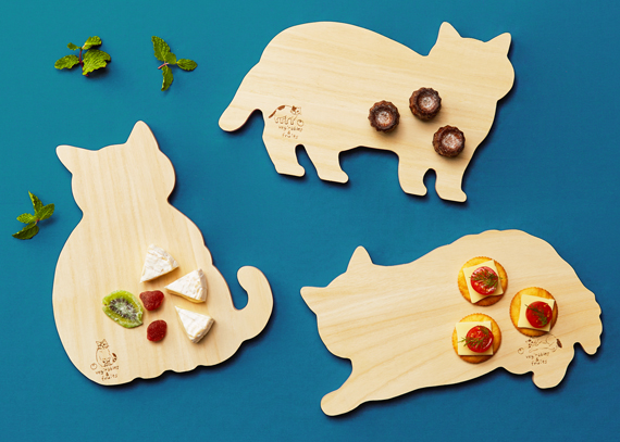 切ってそのまま食卓へ♪ 猫シルエットの両面カッティングボードが完成