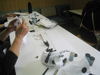 藍染めワークショップ「大人も藍染めこいのぼり」｜川崎市立日本民家園