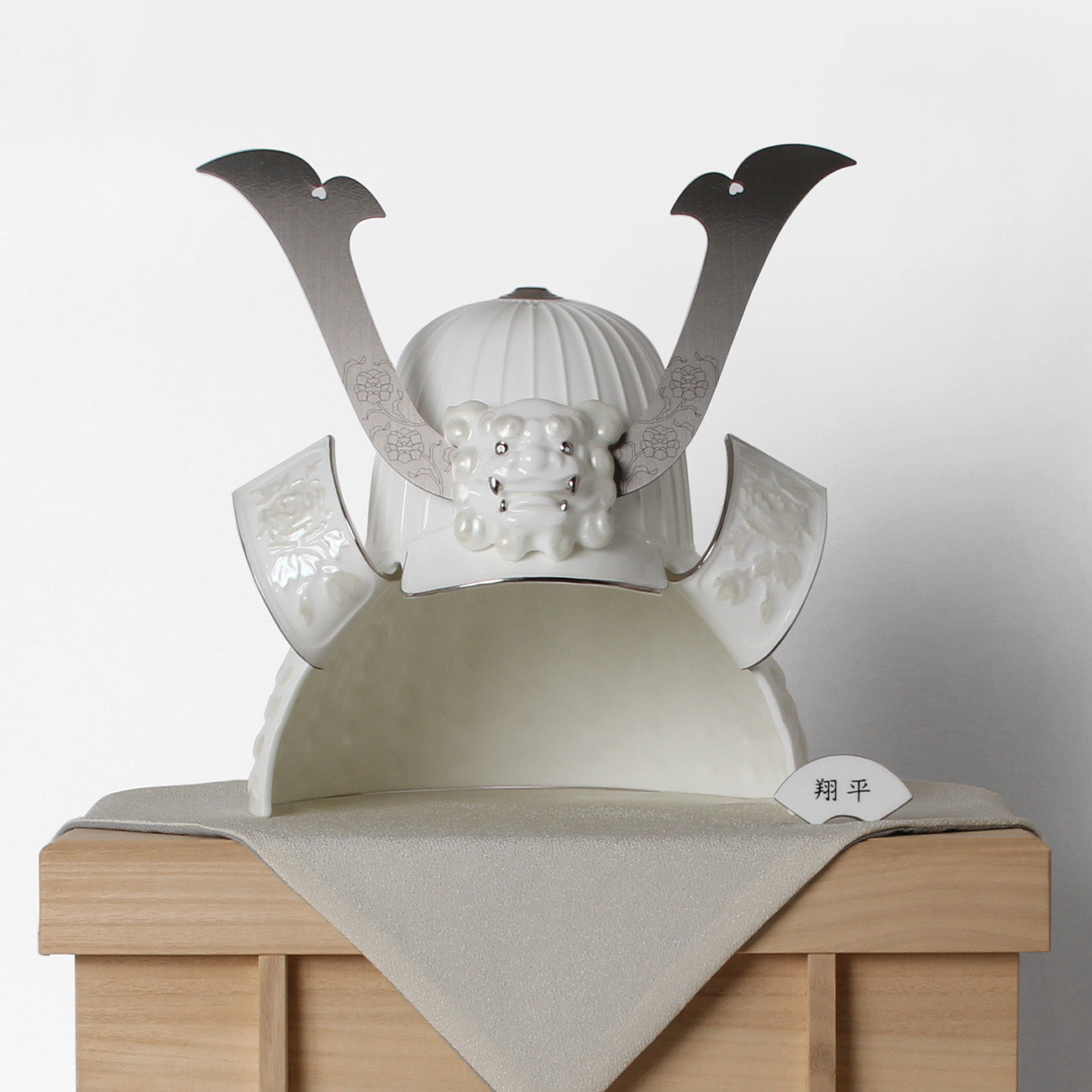 nikko食器｜兜 獅子に牡丹 名入れ扇札付｜アート/フィギュア｜ニッコー