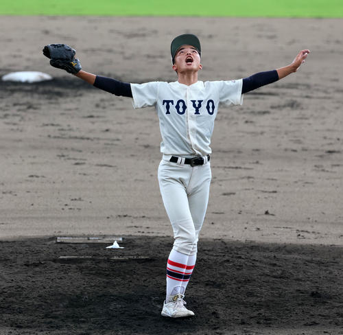 4月から岡田龍生監督が率いる東洋大姫路が全国屈指の進学校、灘に15