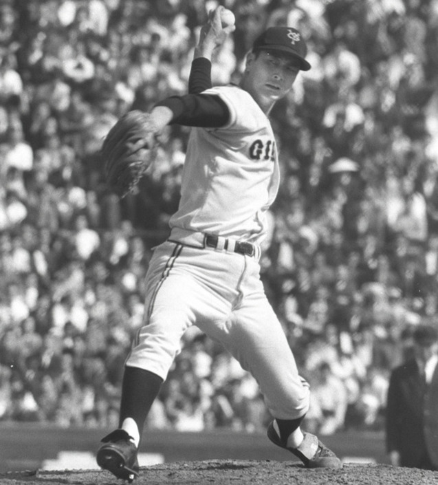 金田正一さんを悼む】サイン出したのは…巨人に移籍直後の1イニングだけ