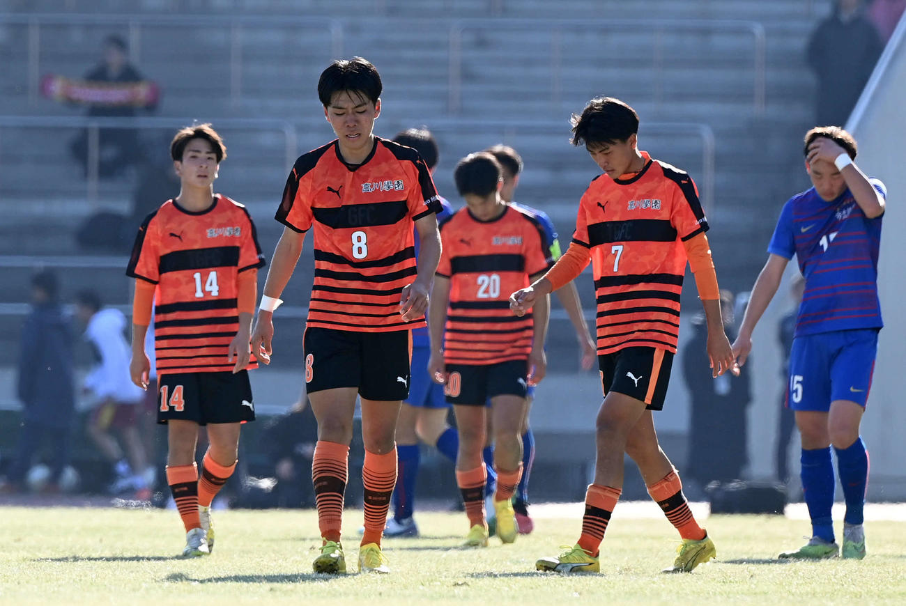 高校サッカー】高川学園、自慢のセットプレーで反撃も4失点で敗退