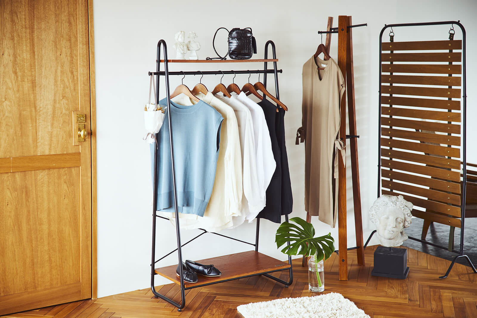 そろそろ衣替えの季節！しまうだけじゃない見せる収納術。 | FEATURE