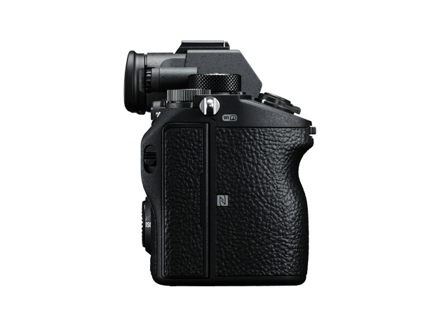 α7R III（ILCE-7RM3） | デジタル一眼カメラα（アルファ） | ソニー